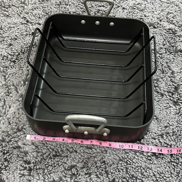 Kirkland Signature Black Roasting Pan with Rack - Picture 3 of 4